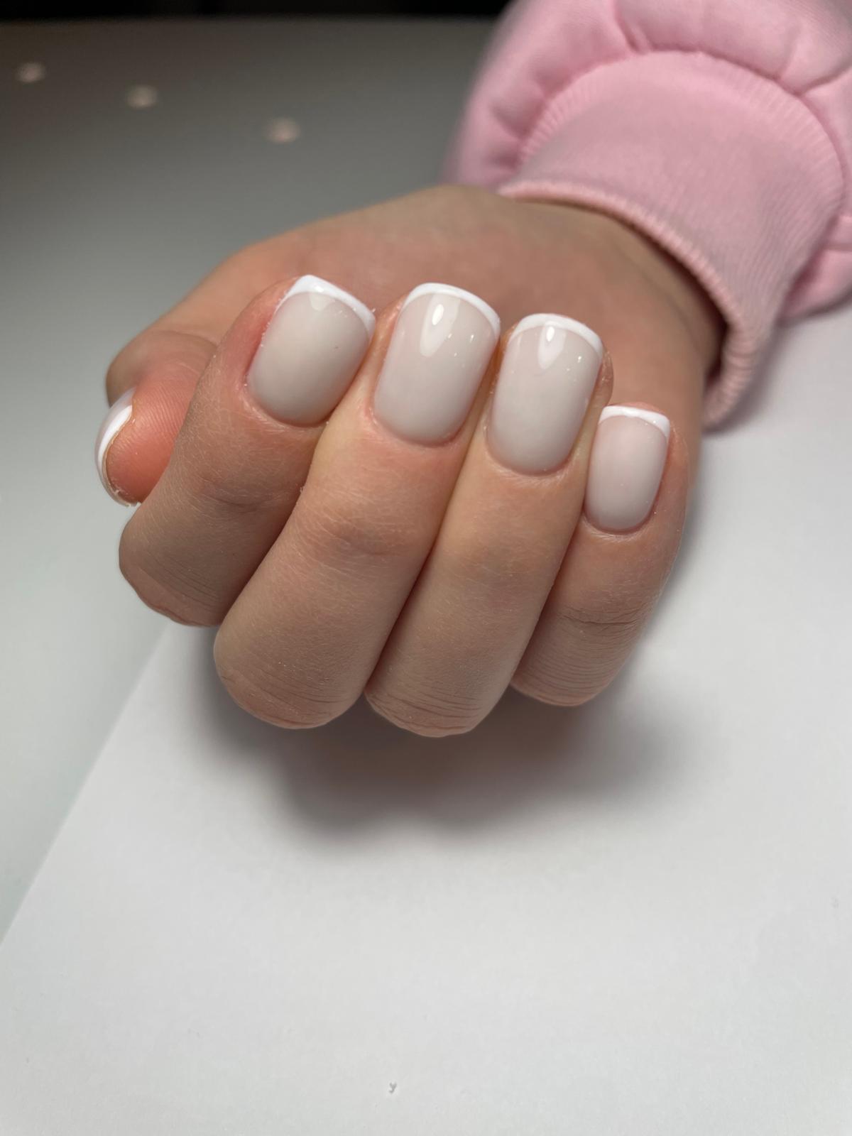 Mikro french manicure hybrydowy — Kraków Krowodrza